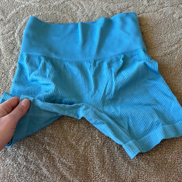 Used workout shorts, stretchable size small. No rips or tears. - Picture 6 of 6